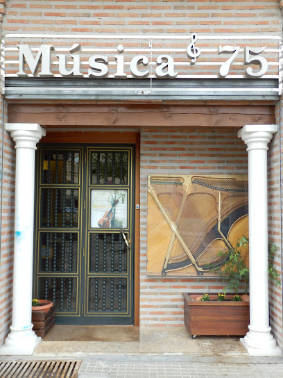 Música 75 Escuela y tienda
