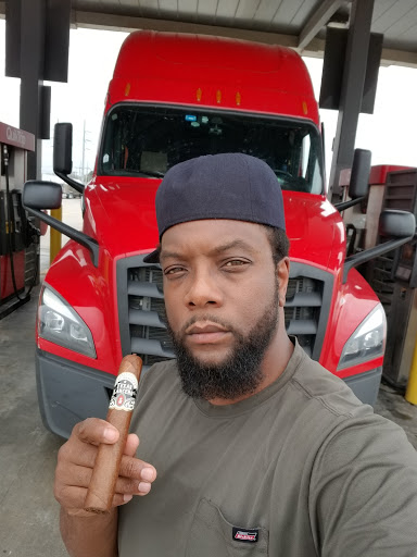 Cigar Shop «Tobacco Road Fine Cigars, Indoor Golf & Gifts.», reviews and photos, 3118 S Cooper St, Arlington, TX 76015, USA