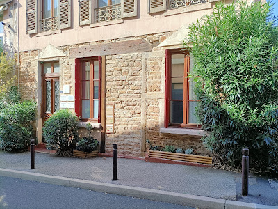 Delphine WILD-LEPARQUOIS : Thérapie manuelle énergétique, soins de la pédiatrie à l'âge adulte. Rêve éveillé individuel. à Villefranche-sur-Saône
