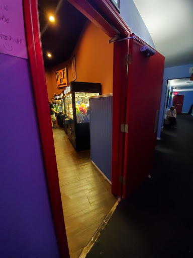 Movie Theater «Sunset Point Cinema Bar & Grille», reviews and photos, 24095 US Hwy 19 N, Clearwater, FL 33765, USA