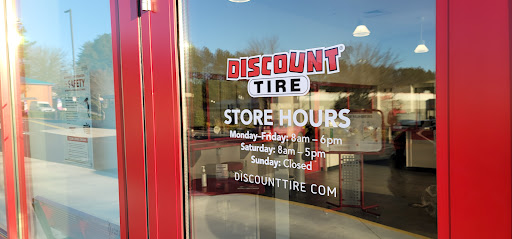 Tire Shop «Discount Tire Store - Kennesaw, GA», reviews and photos, 2930 George Busbee Pkwy NW, Kennesaw, GA 30144, USA