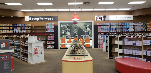 Shoe Store «Famous Footwear», reviews and photos, 7951 W Tropical Pkwy, Las Vegas, NV 89149, USA