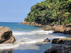 Praia do Cuiuba'in fotoğrafı dağlarla çevrili