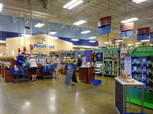 Pet Supply Store «PetSmart», reviews and photos, 745 W Huntington Dr, Monrovia, CA 91016, USA