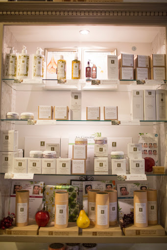 Hair Salon «V.I.P. Salon & Spa», reviews and photos, 15580 King Rd, Riverview, MI 48193, USA