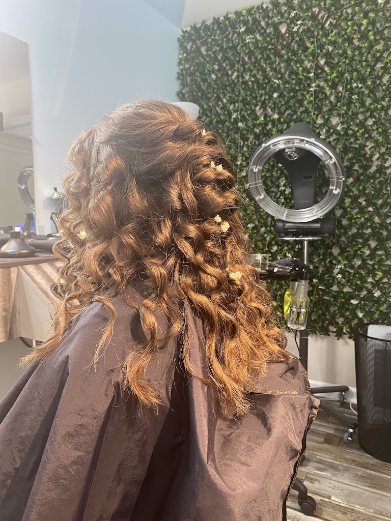 Nina's Hair Studio 19951