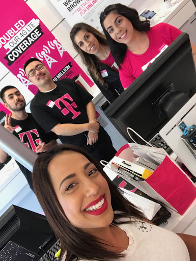 Cell Phone Store «T-Mobile», reviews and photos, 2624 W Kettleman Ln #150, Lodi, CA 95242, USA