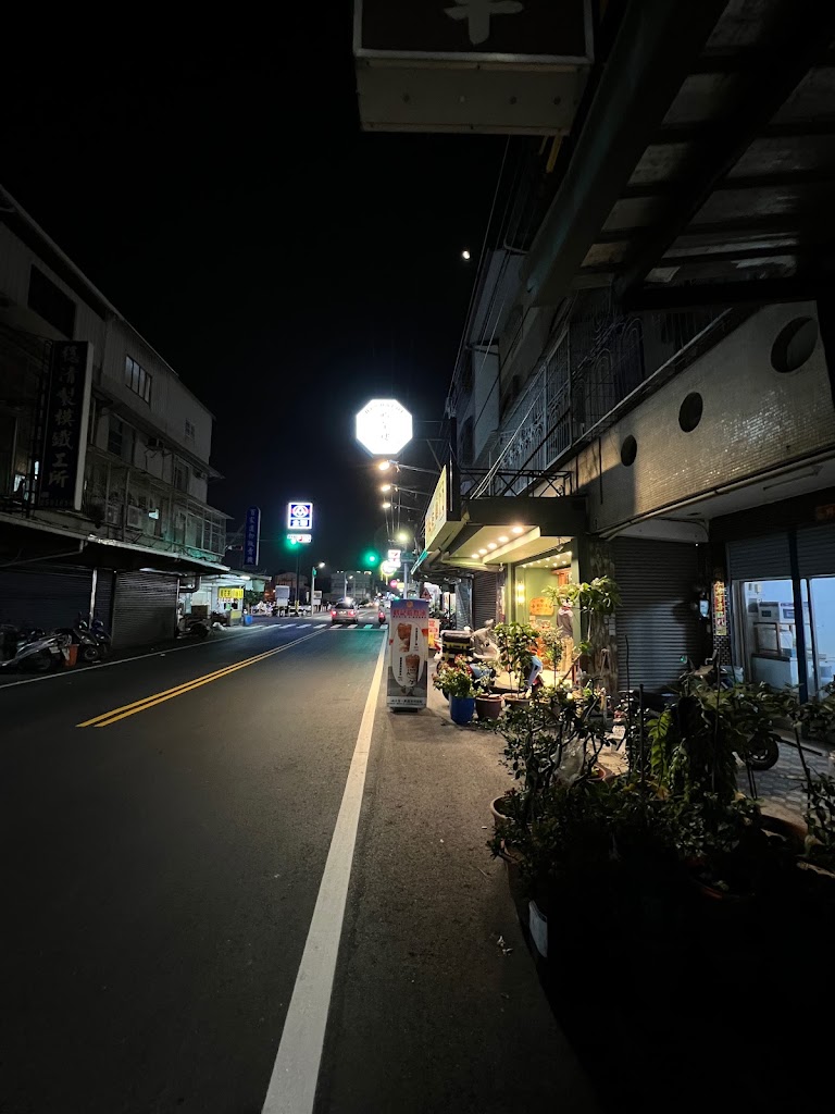 鶴茶樓鶴頂紅茶商店-安南安富店 的照片