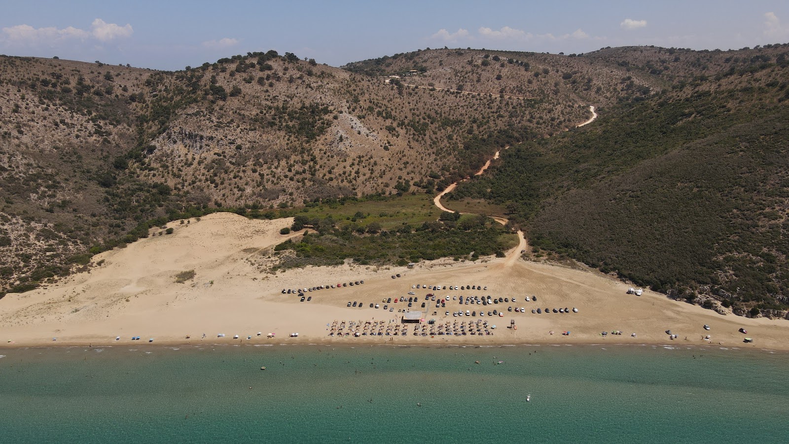 Foto van Gianiskari beach en zijn prachtige landschap