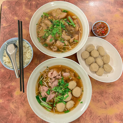 ก๋วยเตี๋ยวเนื้อวัว รสชั้นเยี่ยม (ประตูน้ำ) (สาขา4)Rot Chun Yeam Beef Noodle (Pratunum)