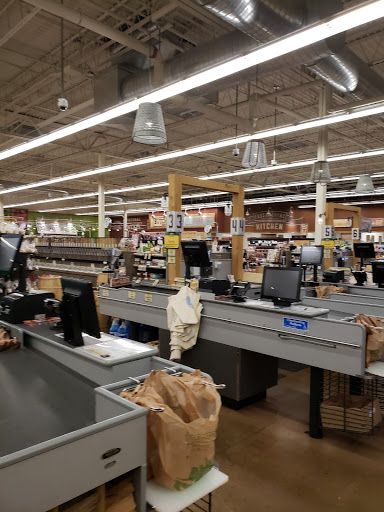 Grocery Store «Fresh Thyme Farmers Market- W. Des Moines», reviews and photos, 2900 University Ave, West Des Moines, IA 50266, USA