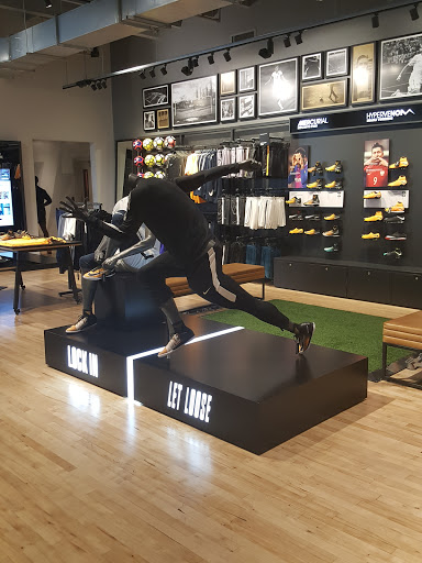 Clothing Store «Nike The Grove», reviews and photos, 189 The Grove Dr, Los Angeles, CA 90036, USA