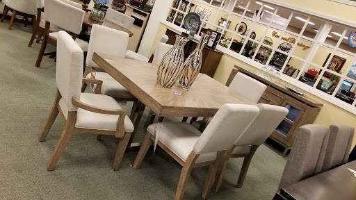 Furniture Store «Raymour & Flanigan Furniture and Mattress Store», reviews and photos, 895 E Gate Blvd, Garden City, NY 11530, USA