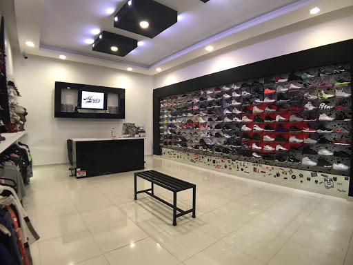 Major Sneaker Store