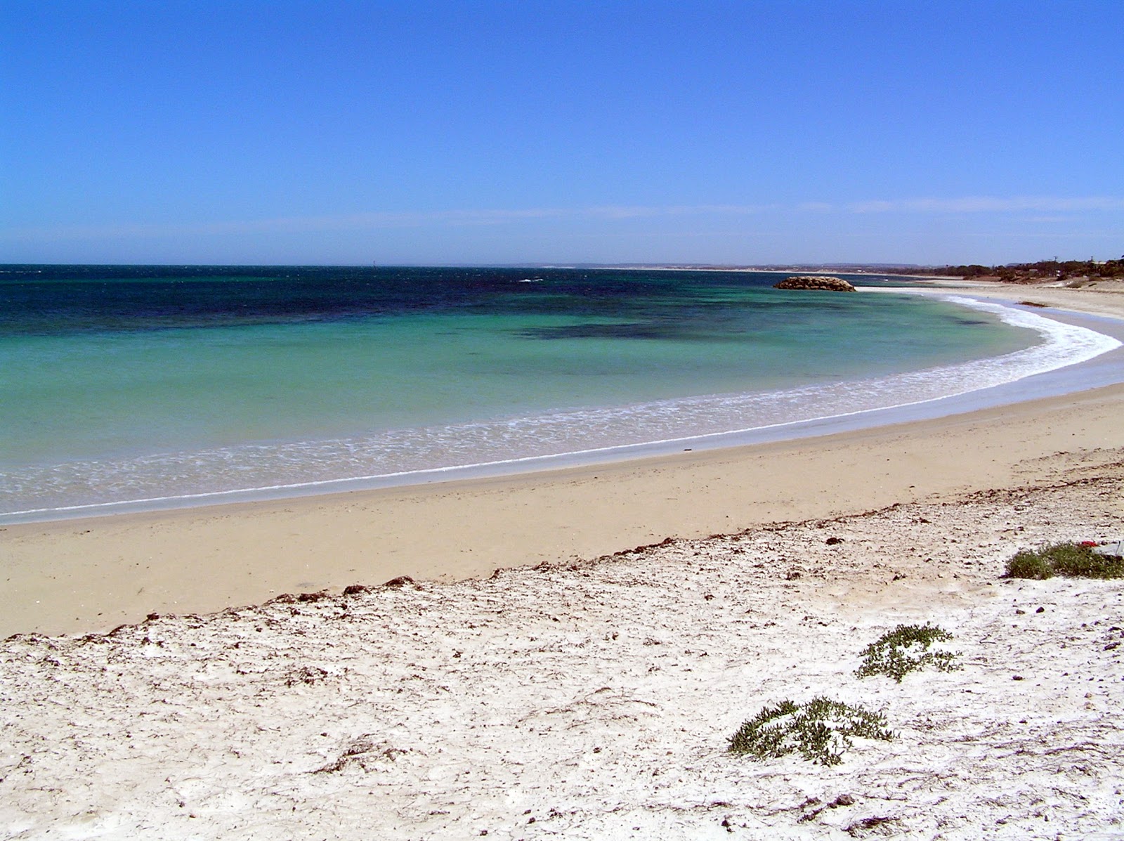Foto av Champion Bay med ljus sand yta