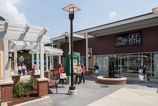 St. Louis Premium Outlets, 18521 Outlet Blvd, Chesterfield, MO 63005, USA, 