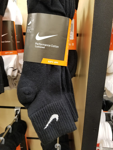 Department Store «Nordstrom Rack Sunset Valley Shopping Center», reviews and photos, 5601 Brodie Ln, Sunset Valley, TX 78745, USA