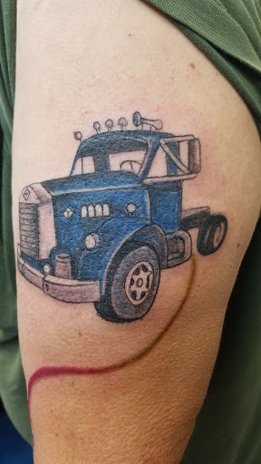 Tattoo Shop «Liquid Tattoo», reviews and photos, 16583 Old U.S. 27, Lansing, MI 48906, USA