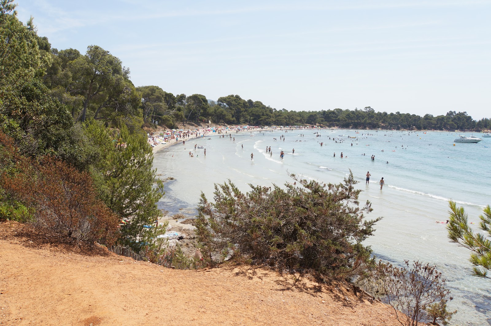 Foto av Estagnol strand och bosättningen