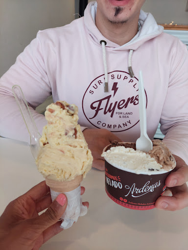 Ardenas HELADOS ARTESANALES - Ice cream shop en Monte Hermoso
