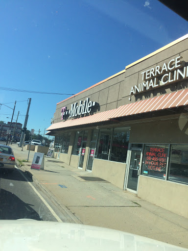 Cell Phone Store «T-Mobile», reviews and photos, 505 Great Neck Rd, Great Neck, NY 11021, USA