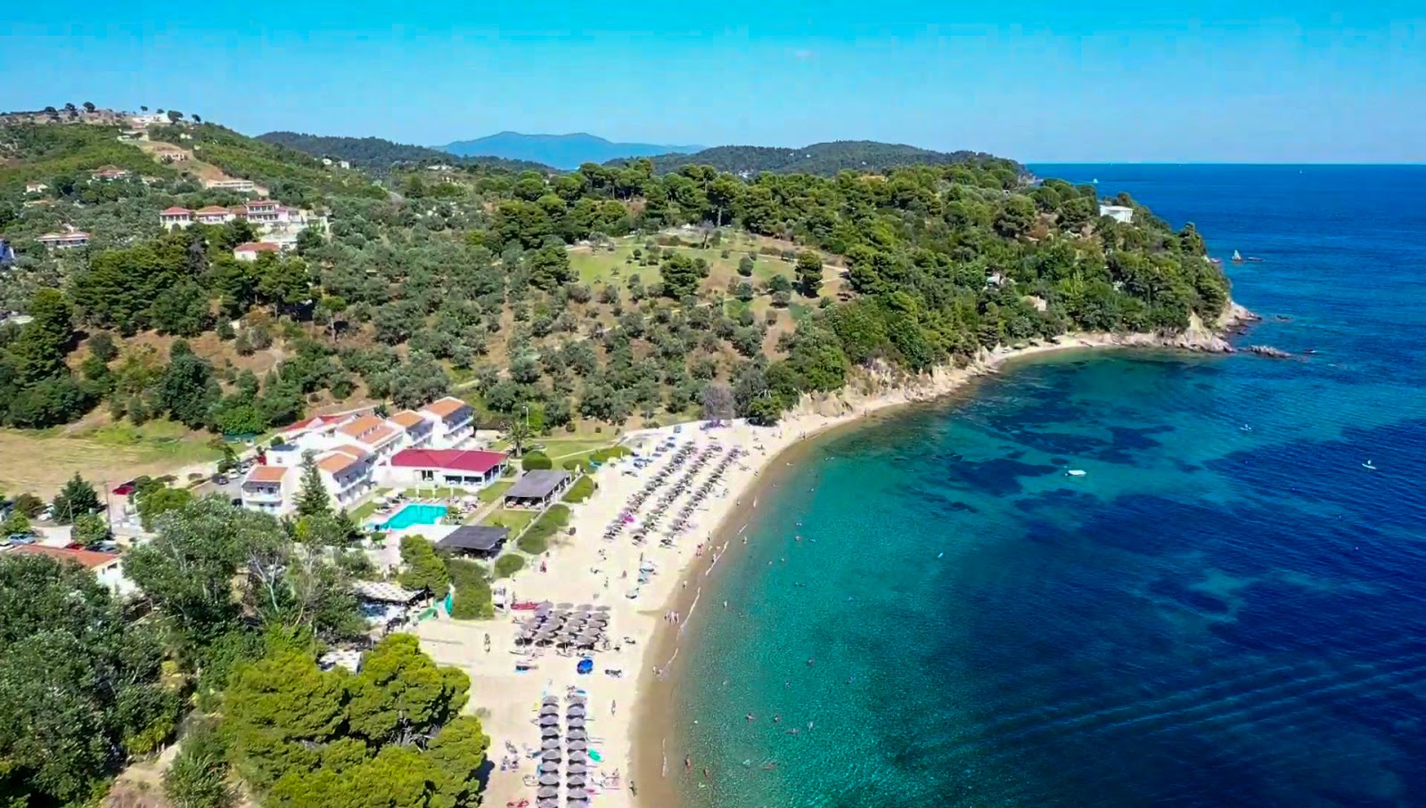 Fotografie cu Troulos beach - locul popular printre cunoscătorii de relaxare