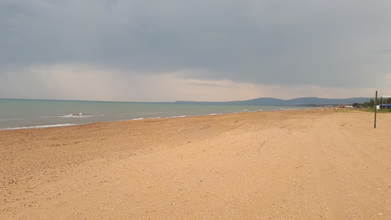 Fotografija Plazh Nadejda z turkizna čista voda površino