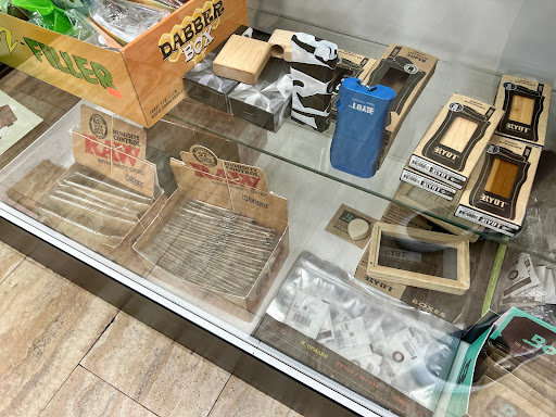 Tobacco Shop «Smoke Hut Smoke Shop», reviews and photos, 11902 Blue Ridge Boulevard g, Grandview, MO 64030, USA