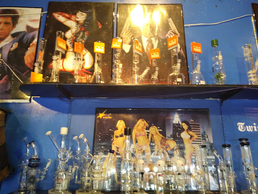 Tobacco Shop «Twisted Smoke Shop (Sunrise Plaza)», reviews and photos, 7777 Sunrise Blvd, Citrus Heights, CA 95610, USA