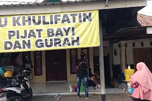 Pijat Bayi Bu Khulifatin image