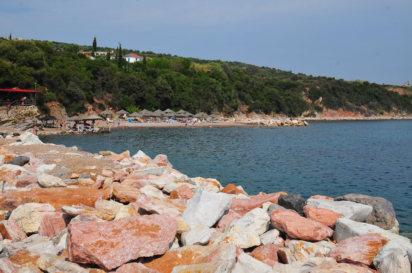 Fotografija Sunrise village beach in naselje