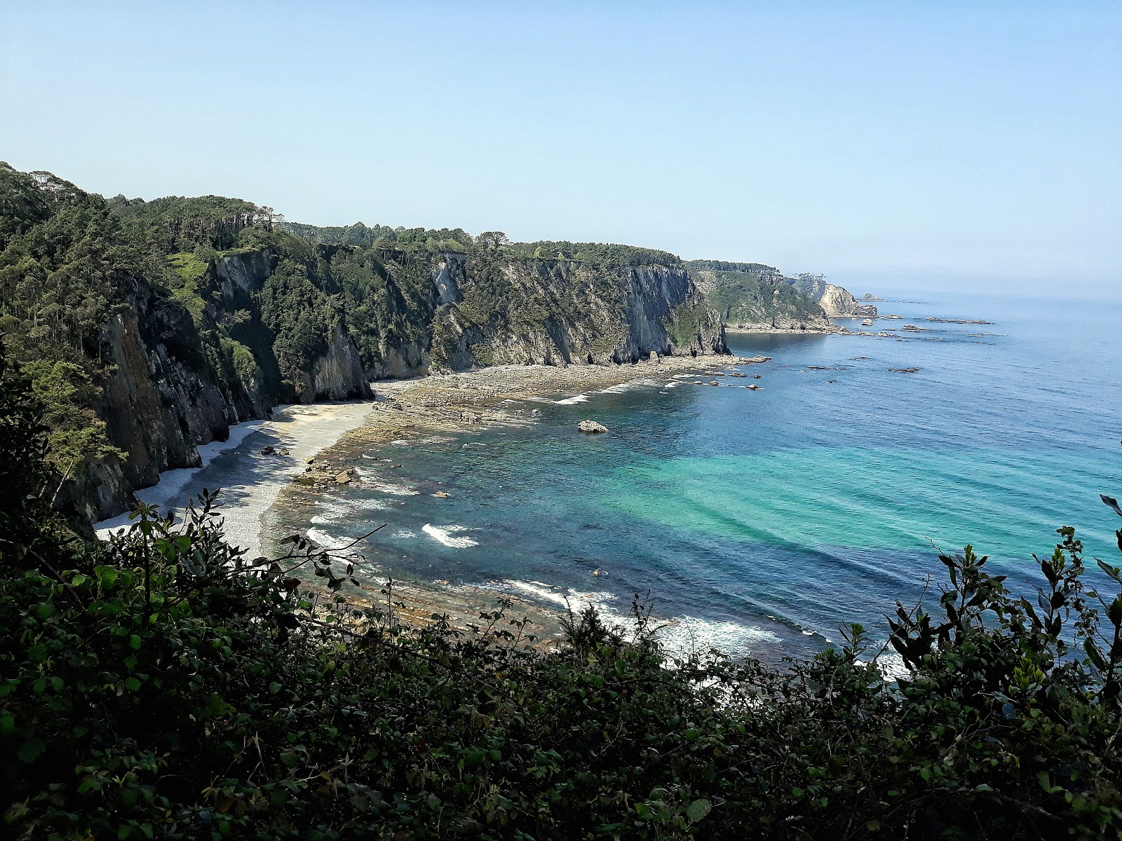 Photo de Playa de la Estaca situé dans une zone naturelle