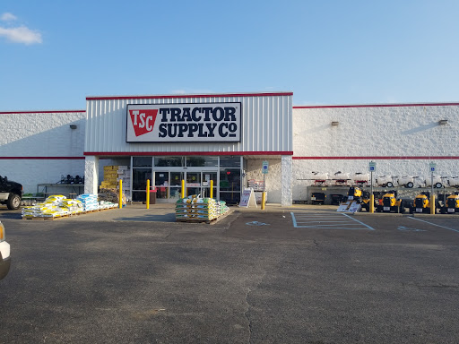Home Improvement Store «Tractor Supply Co.», reviews and photos, 8135 Brookville Rd, Indianapolis, IN 46239, USA