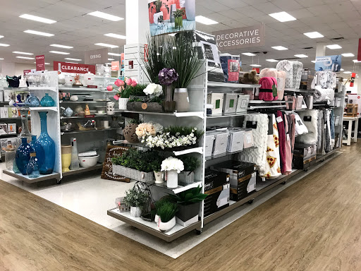 Department Store «T.J. Maxx & HomeGoods», reviews and photos, 198 Alewife Brook Pkwy, Cambridge, MA 02138, USA