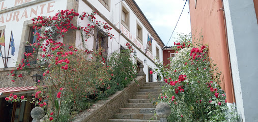 Hostal Restaurante El Mesón - Pl. Sta. Ana, 4, 33320 Colunga, Asturias, Spain