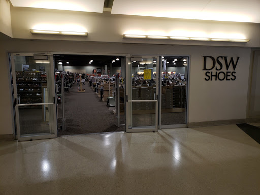 Shoe Store «DSW Designer Shoe Warehouse», reviews and photos, 202 Orland Park Pl, Orland Park, IL 60462, USA