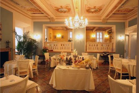 Hotel Ristorante Palazzo Quaranta Via Largo della Vittoria, Snc, 26031 Isola Dovarese CR, Italia