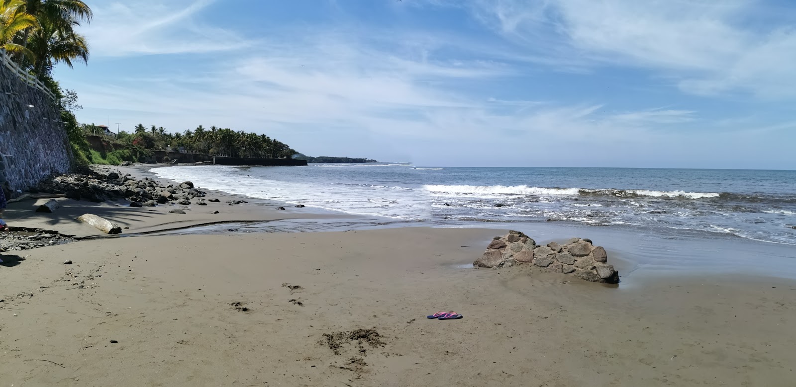 Foto av La Manzanilla beach med grå sand yta