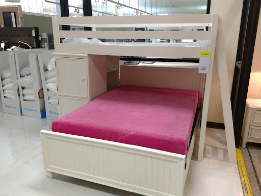 Furniture Store «Value City Furniture», reviews and photos, 800 Thruway Plaza Dr, Cheektowaga, NY 14225, USA