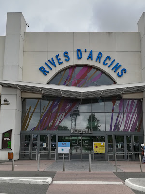 Centre commercial Rives d'Arcins à Bègles