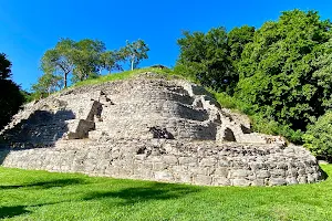 Pirámide de Itzamatul image