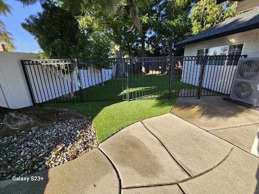 Calvet Fence image