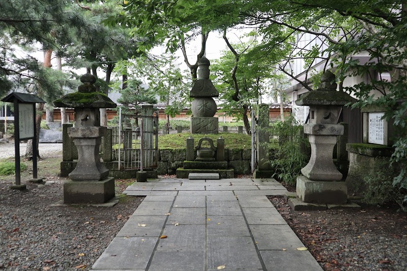 瑞雲山興徳寺