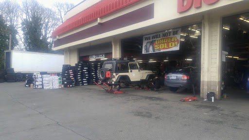 Tire Shop «Discount Tire Store - Clackamas, OR», reviews and photos, 8380 SE Sunnyside Rd, Clackamas, OR 97015, USA