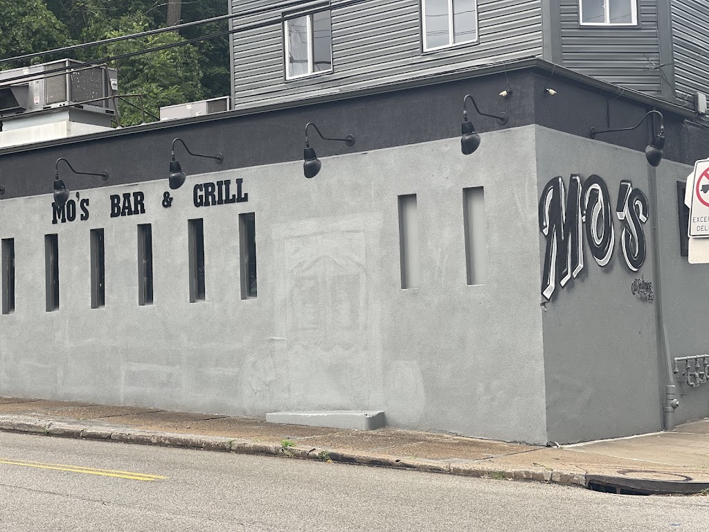 MO’S BAR & GRILL 15210