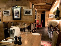 Atmosphère du Restaurant Le Castel à Chamonix-Mont-Blanc - n°7