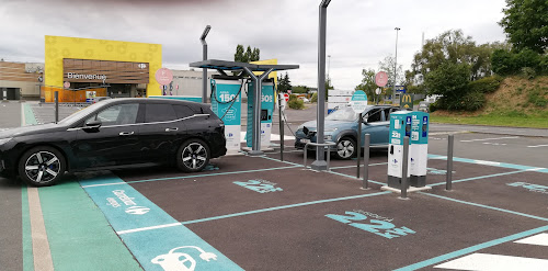 Borne de recharge de véhicules électriques Allego Station de recharge Condé-sur-Sarthe