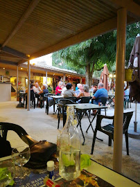 Atmosphère du Restaurant La Guinguette du Pirate à Saint-Just-d'Ardèche - n°14