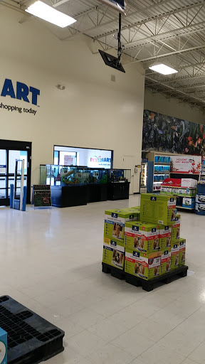 Pet Supply Store «PetSmart», reviews and photos, 5650 Mercury Dr, Dearborn, MI 48126, USA