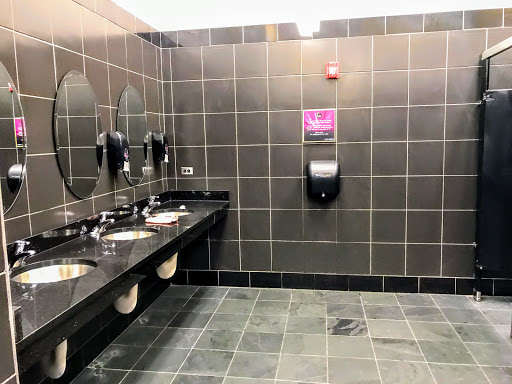 Gym «Planet Fitness - Chicago (Little Village), IL», reviews and photos, 2558 W Cermak Rd, Chicago, IL 60608, USA